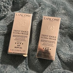 2 Lancôme Teint Idole Ultra Wear 220